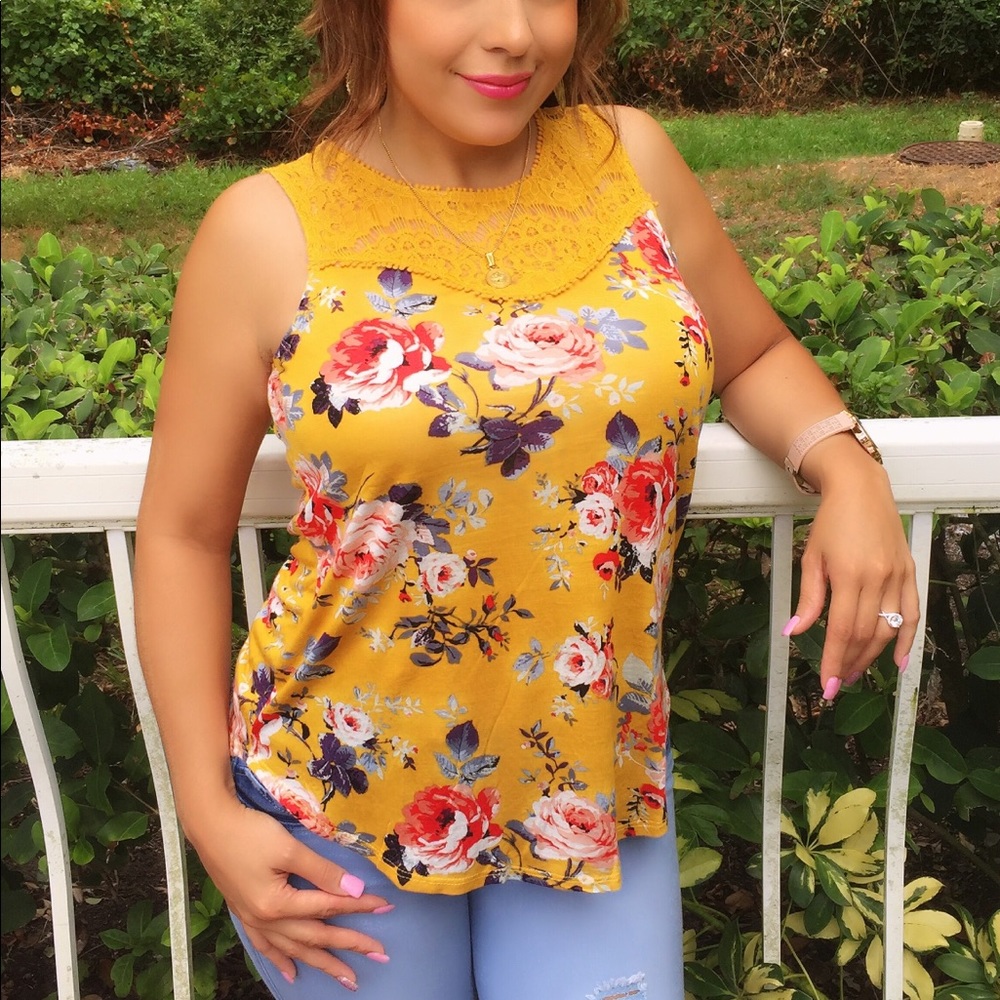 🌼Floral top🌱💛 - Picture 1 of 5